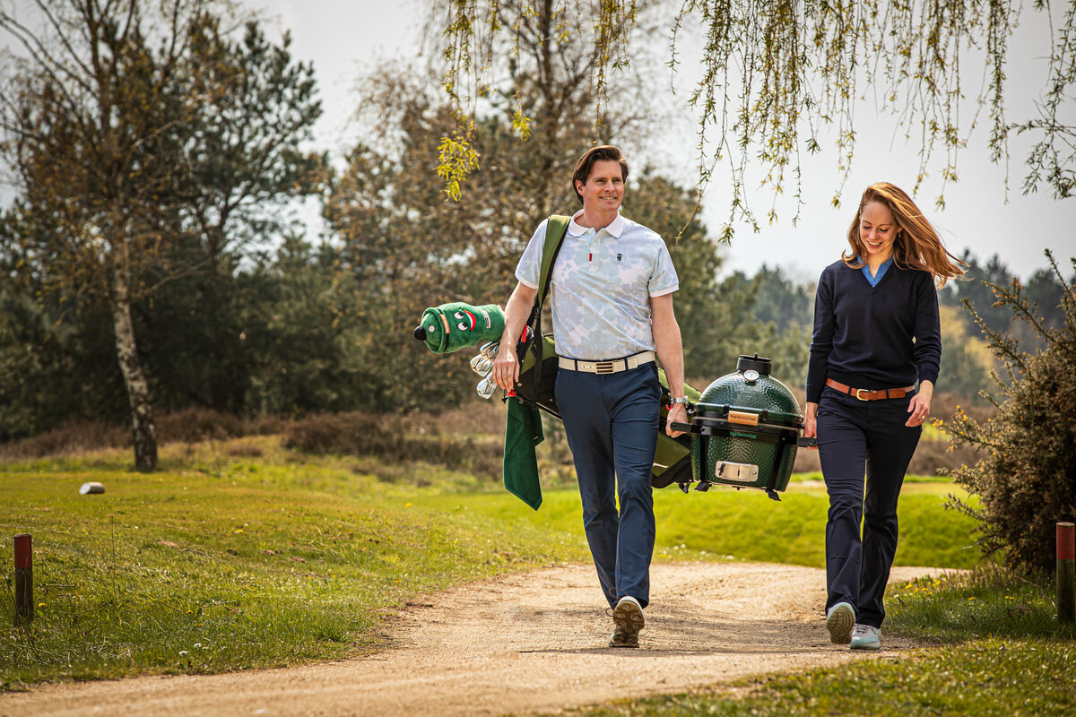 Webversion Golf Collection Lifestyle images Big Green Egg 30